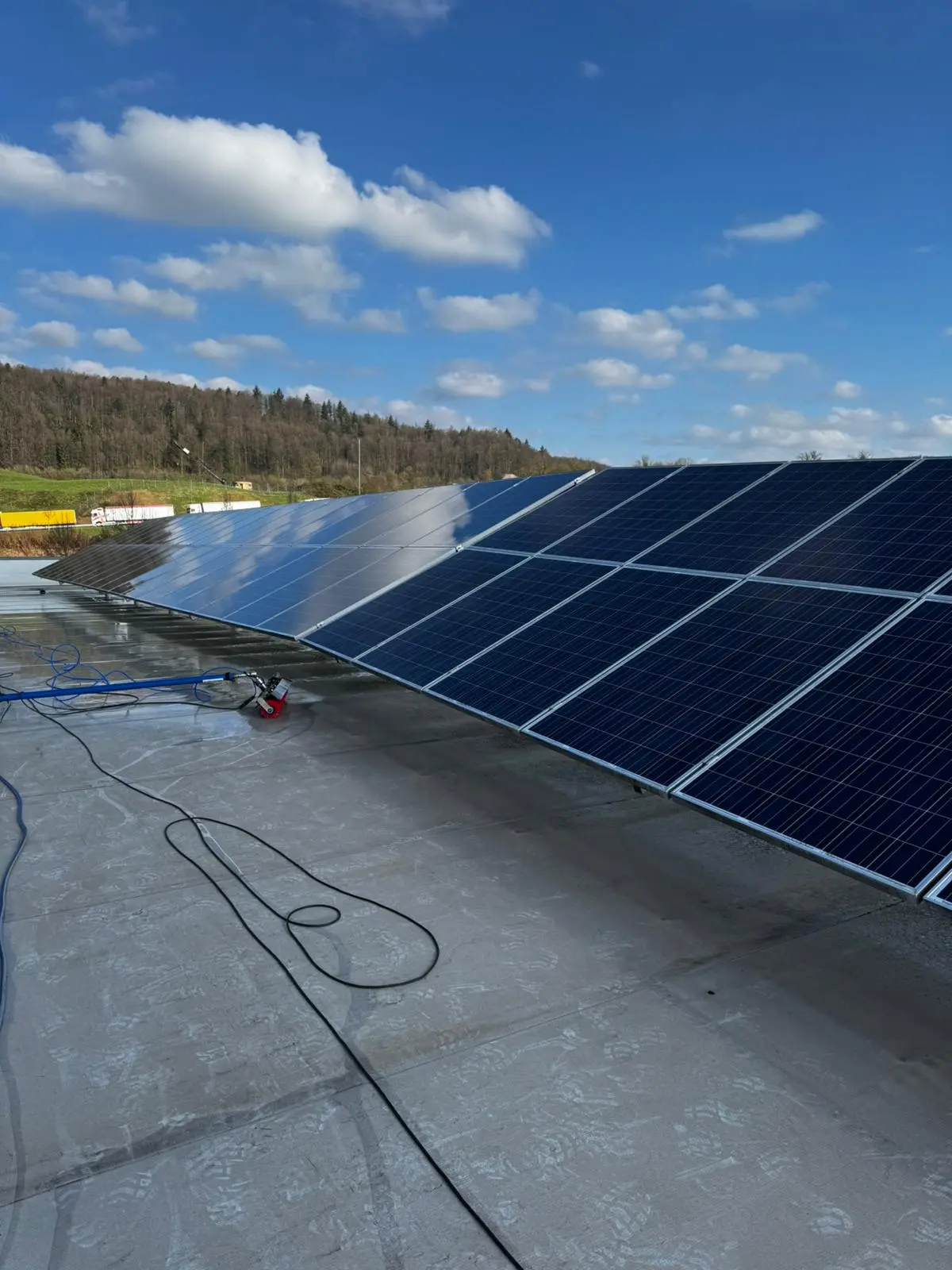 PV-Reinigung Experte berät Kunden