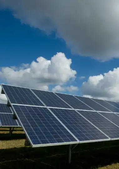 Professionelle Photovoltaik Reinigung mit Roboter-Technologie in der Schweiz